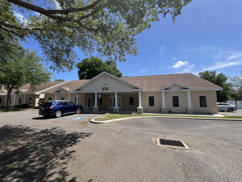 533 Medical Oaks Ave, Brandon, FL for rent - Building Photo - Image 1 of 17