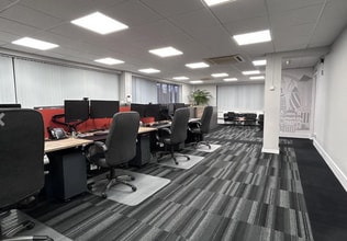 869 High Rd, London to rent Interior Photo- Image 1 of 13