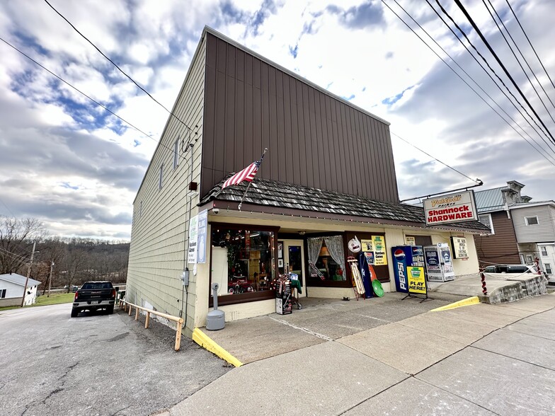 634 W Main St, Rural Valley, PA for sale - Primary Photo - Image 1 of 17