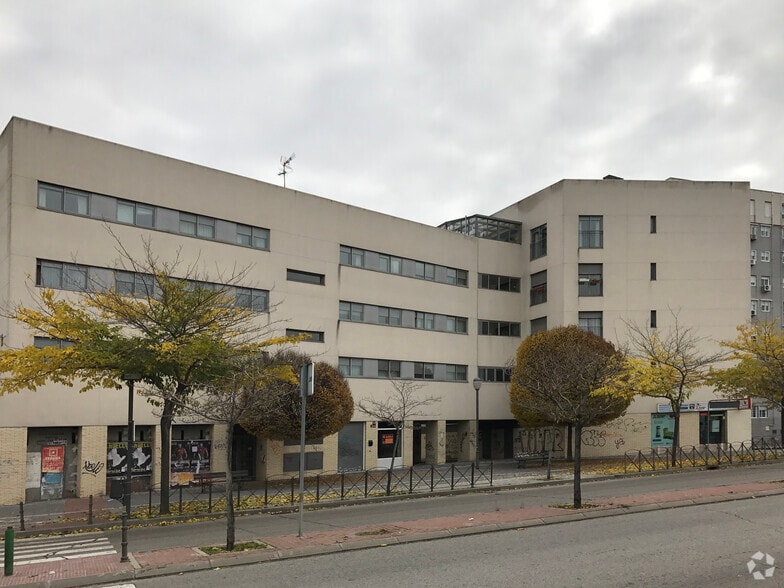 Glorieta Primero de Mayo, 3, Coslada, Madrid to rent - Building Photo - Image 2 of 2