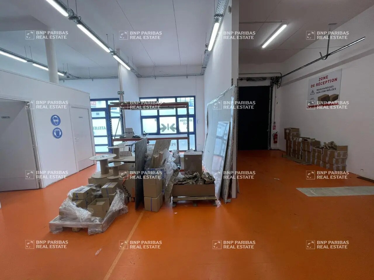 Light Industrial in Croissy-Beaubourg for sale Interior Photo- Image 1 of 6