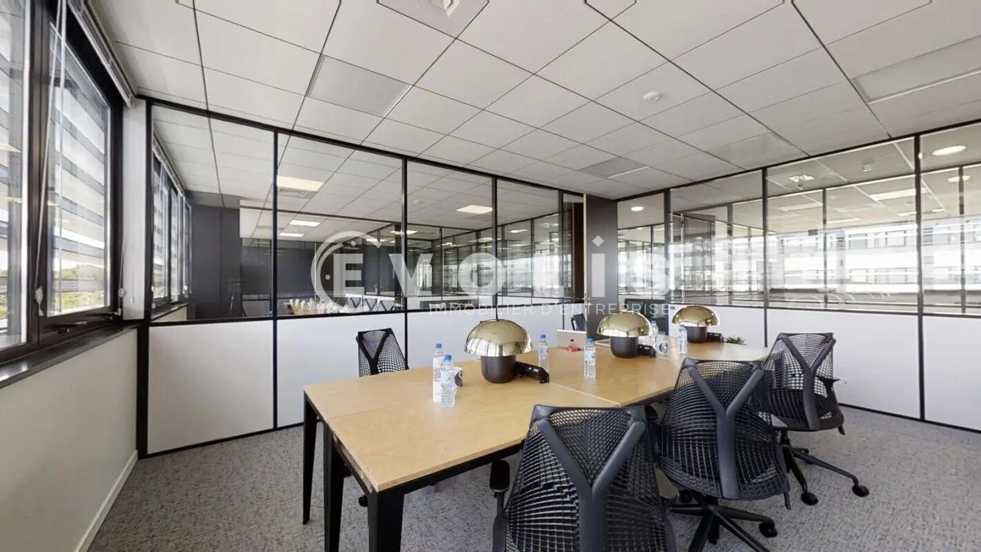 Office in Le Haillan to rent Building Photo- Image 1 of 6