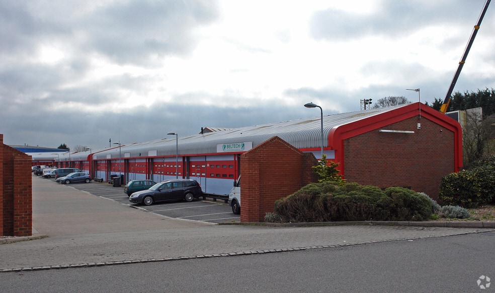 Acacia Clos, Leighton Buzzard to rent - Primary Photo - Image 1 of 3