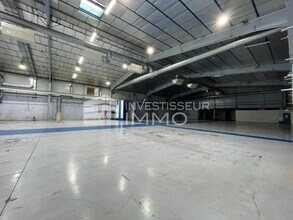 Light Industrial in Poincy to rent Interior Photo- Image 2 of 12