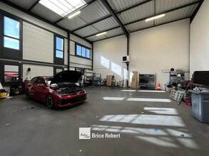 Light Industrial in Saint-Fons to rent Interior Photo- Image 2 of 2