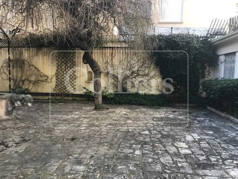 Office in Marseille to rent - Building Photo - Image 2 of 12