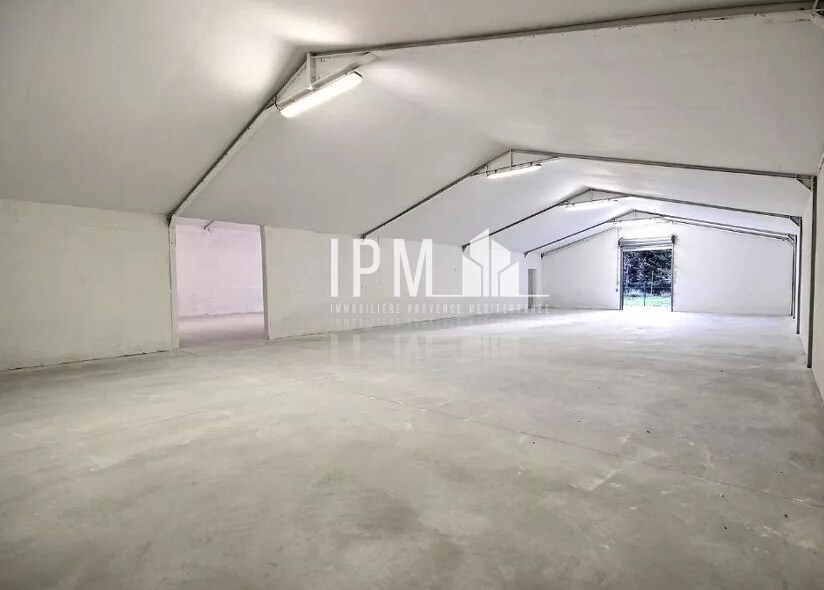 Light Industrial in Roquevaire to rent Interior Photo- Image 1 of 6