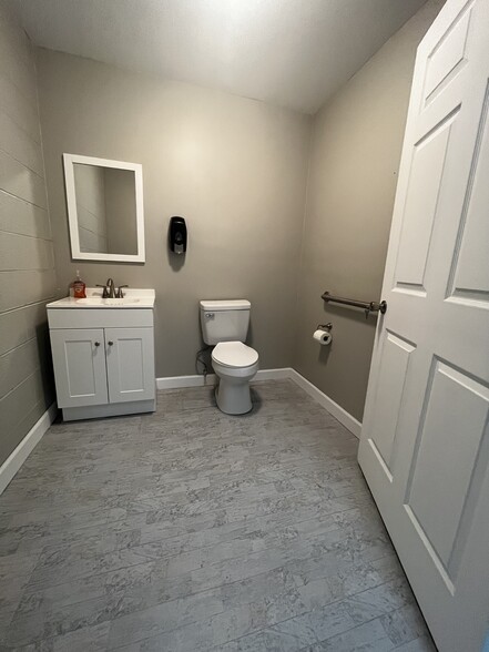 1717 Central Ave, La Follette, TN for rent - Interior Photo - Image 3 of 5