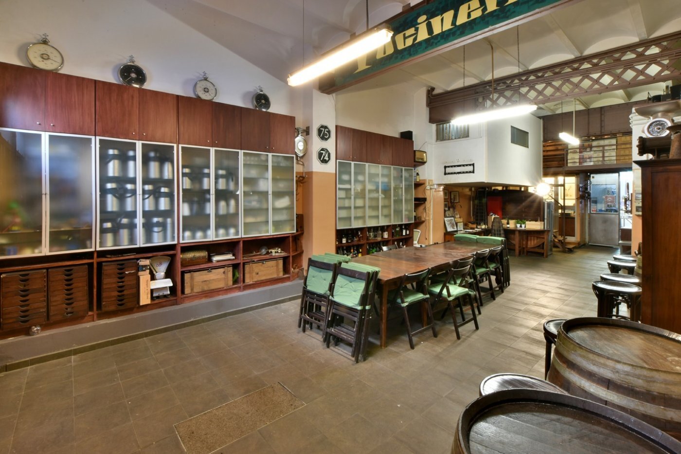 Retail in L'Hospitalet de Llobregat, Barcelona to rent Interior Photo- Image 1 of 20