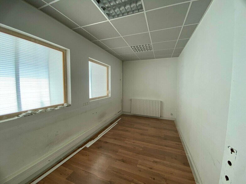 Office in Rillieux-la-Pape to rent - Interior Photo - Image 3 of 8
