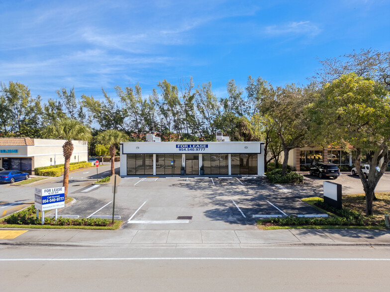 2698 N University Dr, Fort Lauderdale, FL for rent - Building Photo - Image 2 of 30