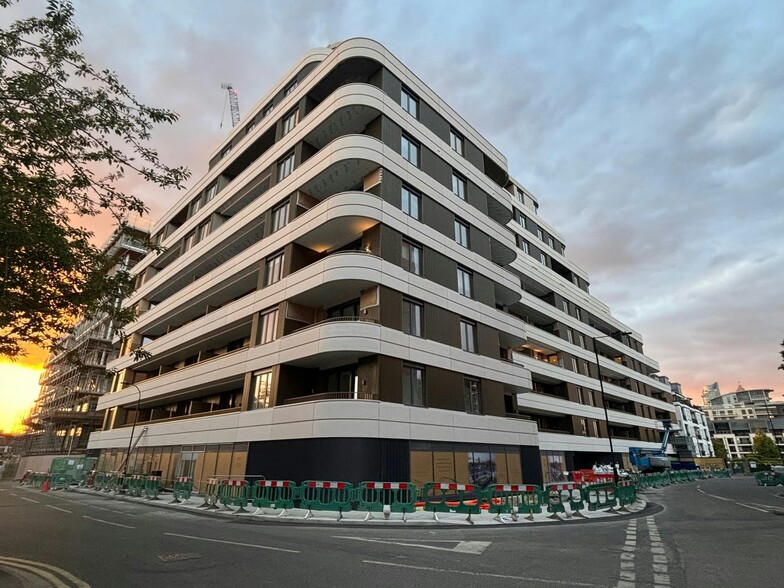 50-52 William Morris Way, London to rent - Building Photo - Image 3 of 4