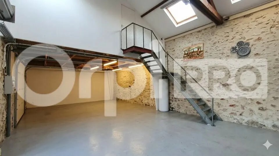 Location Local d'activités 120 m² - Photo 1