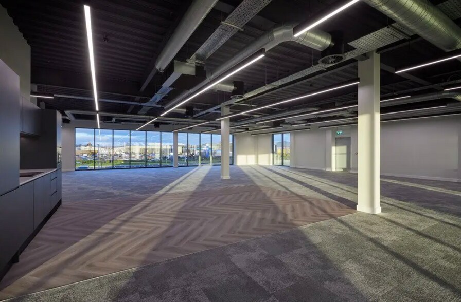Buckshaw Parkway 1, Chorley to rent - Interior Photo - Image 3 of 3