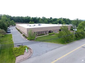 300 Corporate Dr, Mahwah, NJ for rent Building Photo- Image 1 of 15