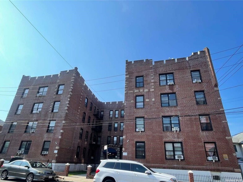 910 Dinsmore Ave, Far Rockaway, NY for sale - Building Photo - Image 1 of 27