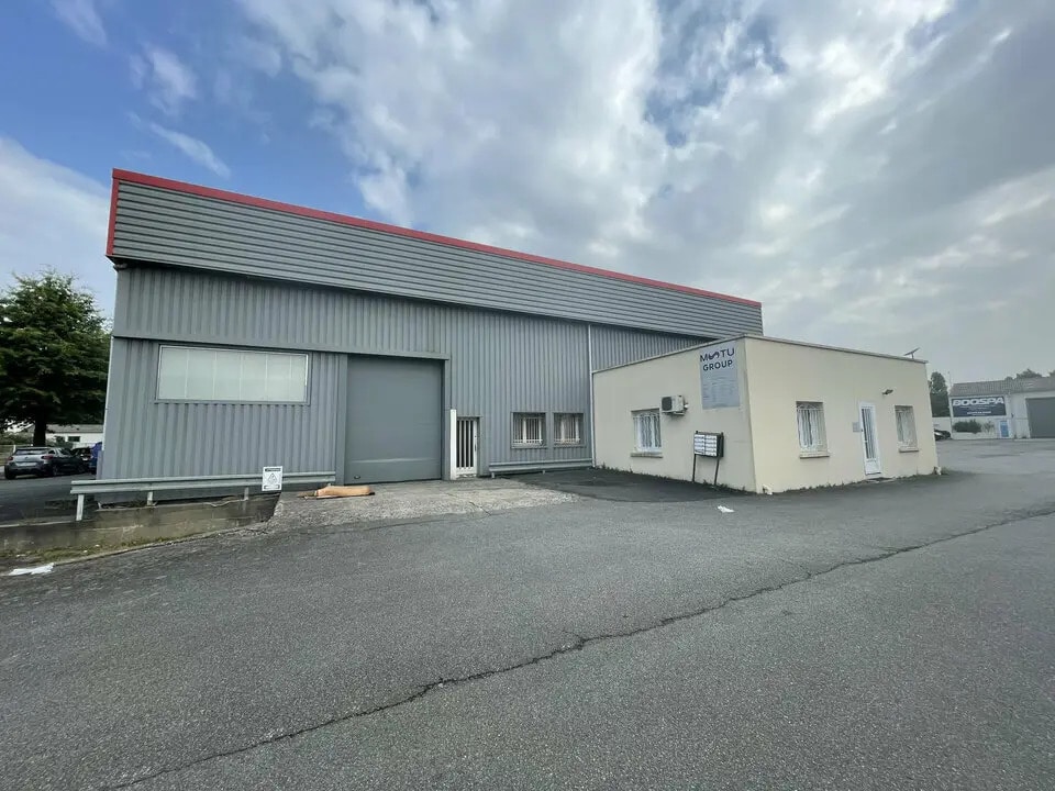 Location Entrepôt 546 m² - Photo 1