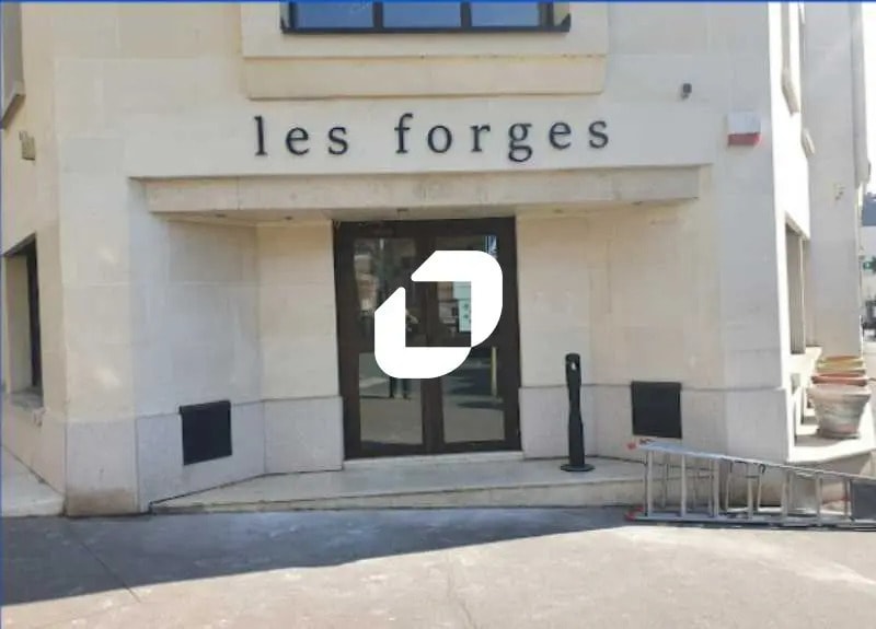 Location Bureaux 222 m² - Photo 1