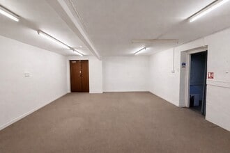 64-68 Elm Grove, Worthing to rent Interior Photo- Image 2 of 6