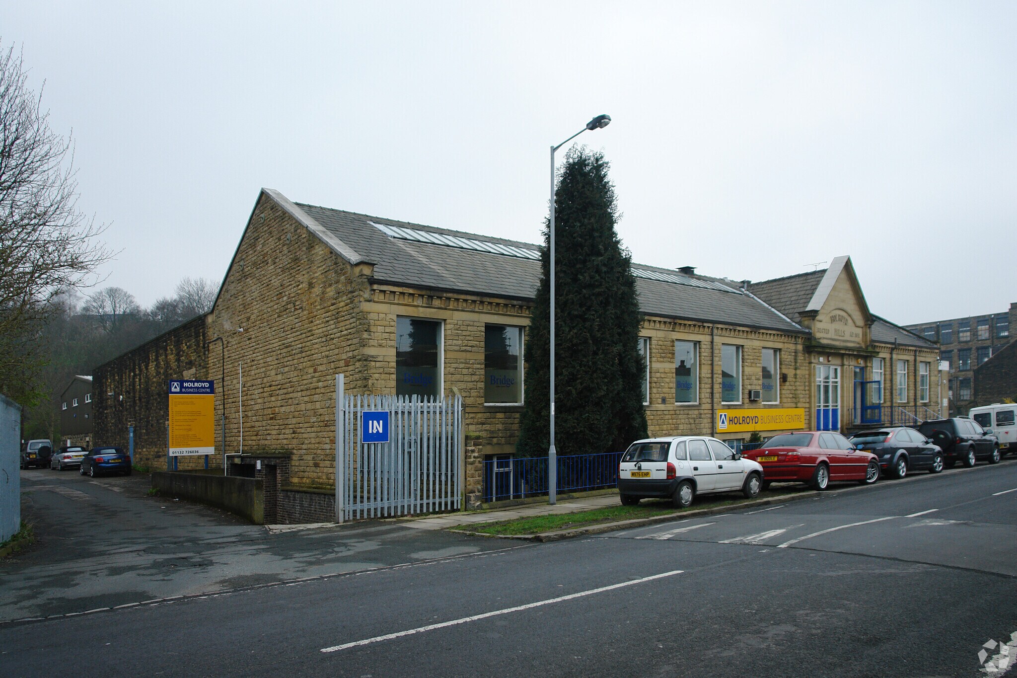 Carrbottom Rd, Bradford to rent Primary Photo- Image 1 of 8