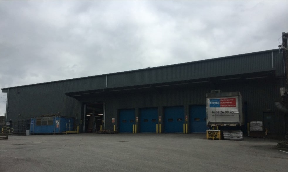 Suthers St, Oldham to rent - Building Photo - Image 2 of 4