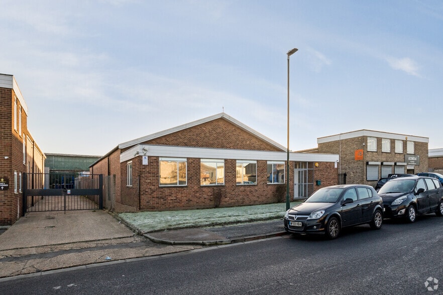 3 Bilton Rd, Erith to rent - Building Photo - Image 3 of 4
