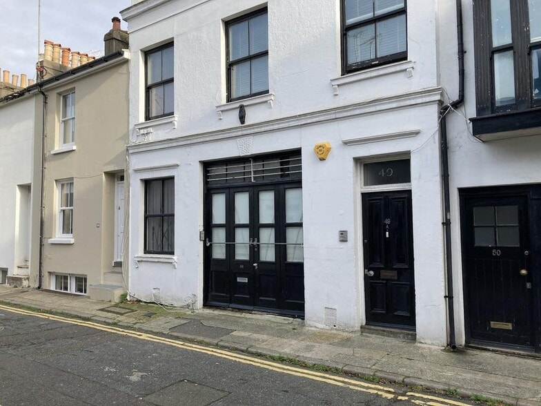 49 Cheltenham Pl, Brighton to rent - Building Photo - Image 1 of 12