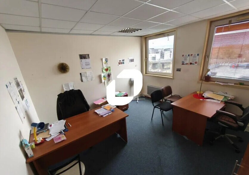 Office in Bondy to rent - Interior Photo - Image 2 of 4