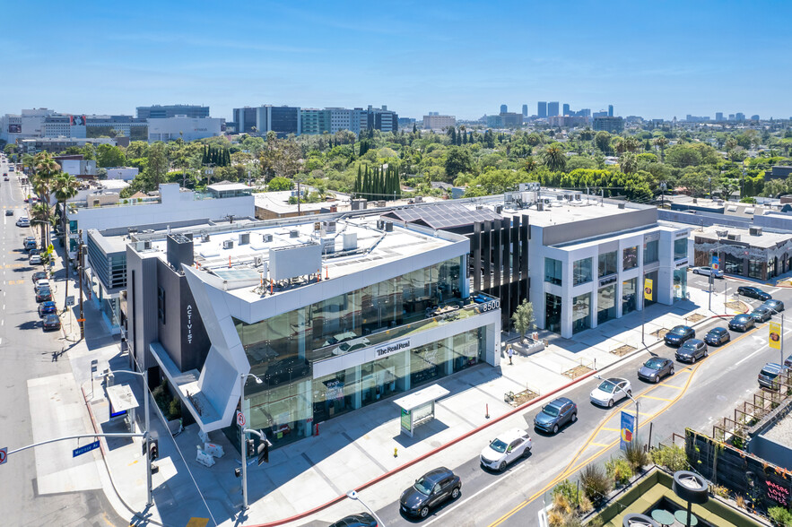 8500 Melrose Ave, Los Angeles, CA for rent - Building Photo - Image 3 of 4