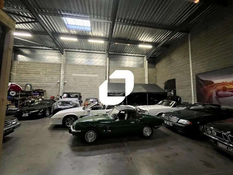 Light Industrial in Gleizé for sale - Interior Photo - Image 3 of 9