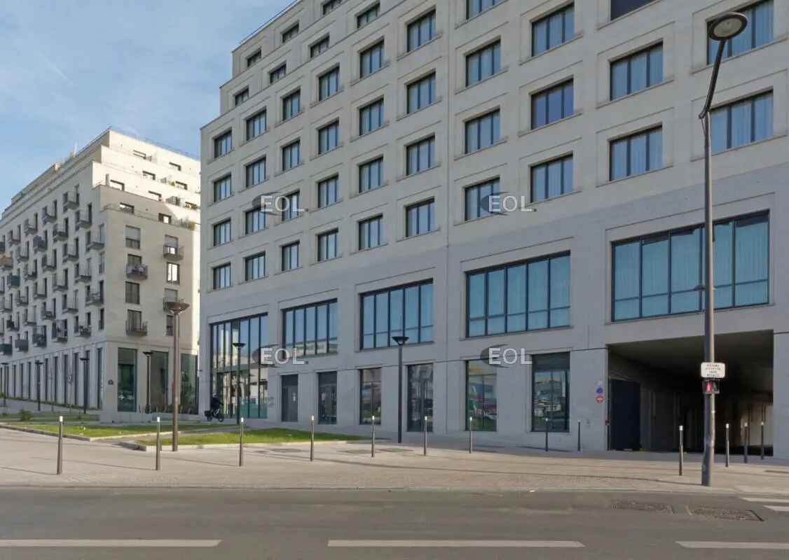 Light Industrial in Paris to rent Building Photo- Image 1 of 4