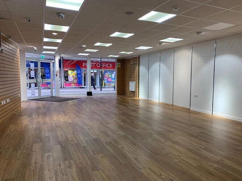 26-30 Chapel St, Exmouth to rent - Building Photo - Image 3 of 4