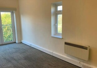 Elcot Ln, Marlborough to rent Interior Photo- Image 2 of 4