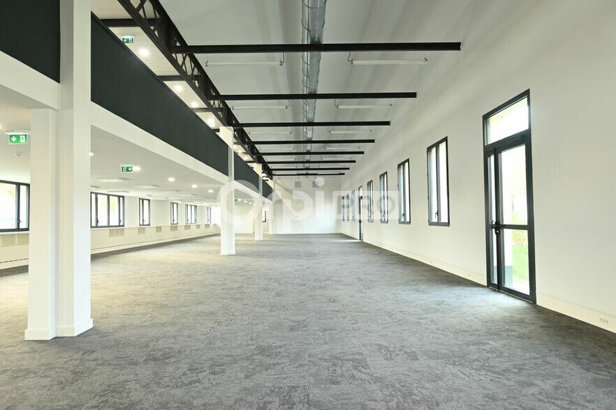 Office in Vénissieux for sale - Interior Photo - Image 2 of 8