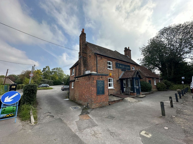 Aldworth Rd, Upper Basildon for sale - Building Photo - Image 1 of 4