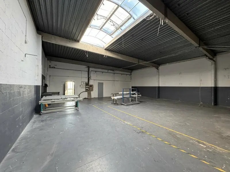 Industrial in Lognes to rent Interior Photo- Image 1 of 8