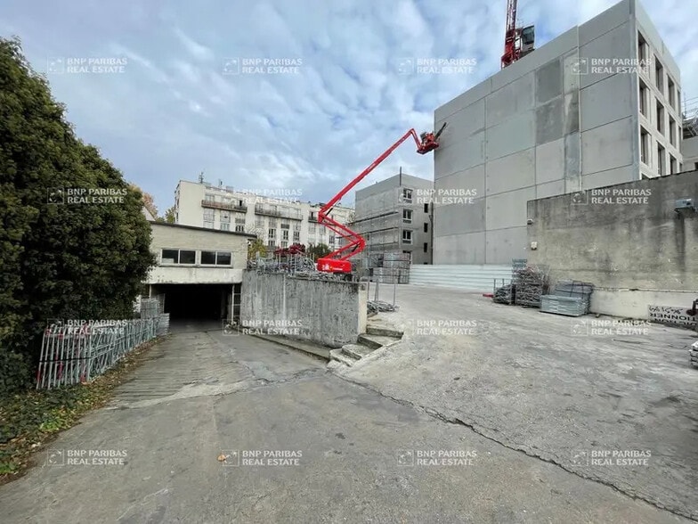 Light Industrial in Ivry-sur-Seine to rent - Building Photo - Image 1 of 9