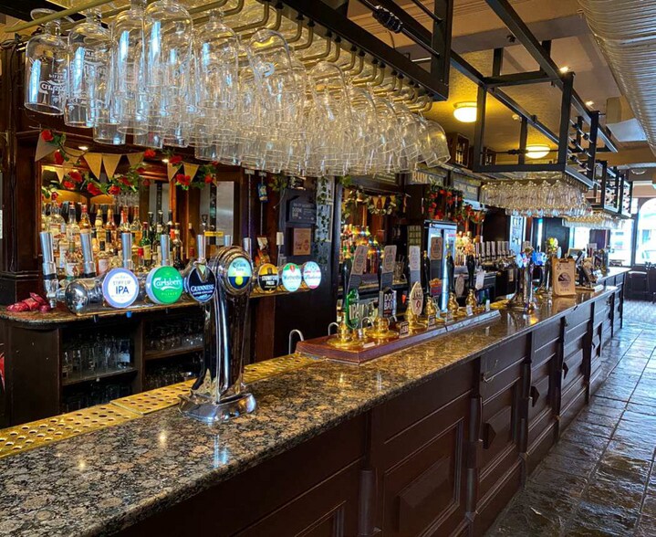 26-31 Turnpike Ln, London for sale - Interior Photo - Image 1 of 1