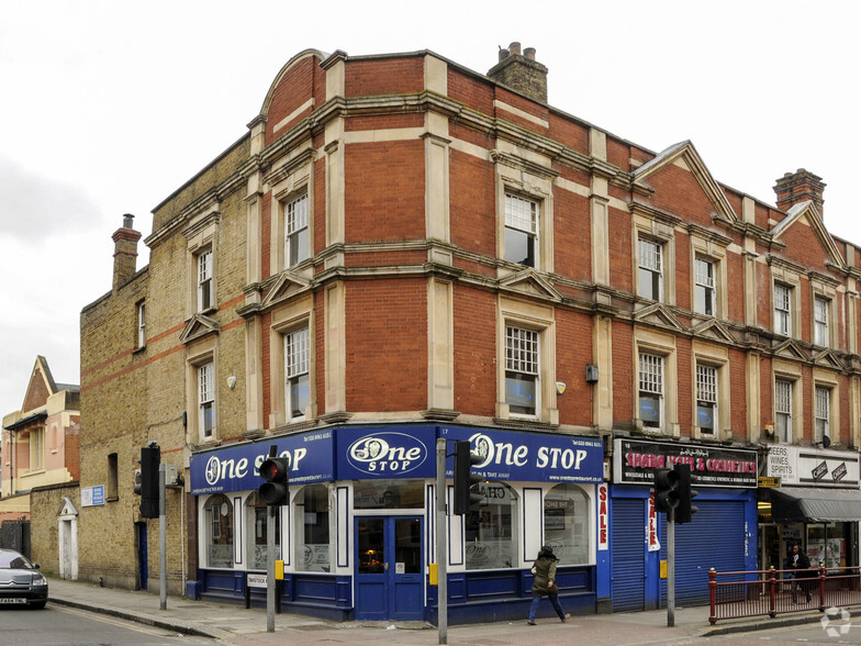 17-19 High St, London for rent - Primary Photo - Image 1 of 4