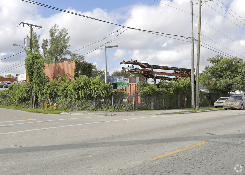 Industrial in Miami, FL for sale - Primary Photo - Image 1 of 1