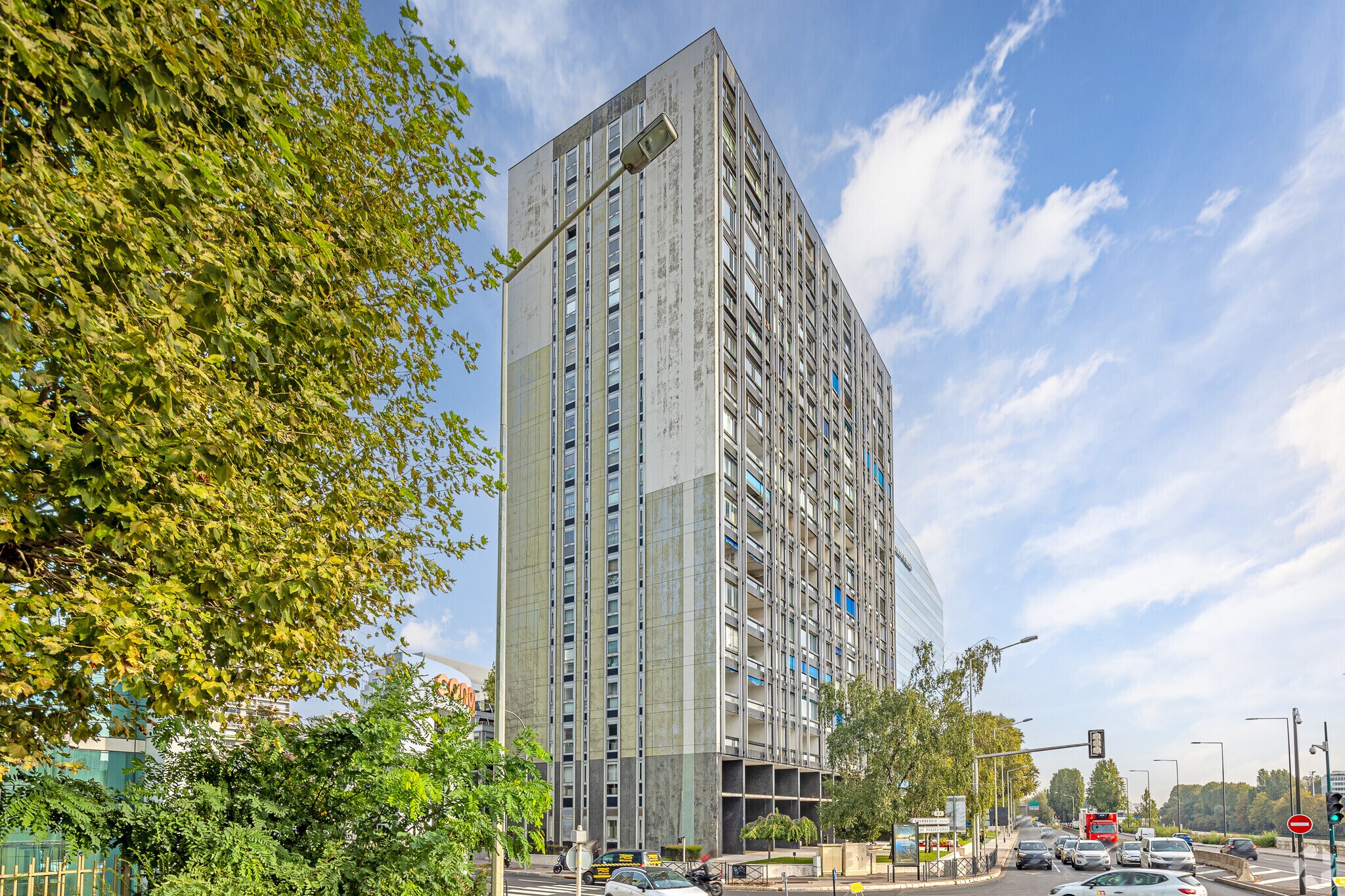 11-15 Quai Du Président Paul Doumer, Courbevoie for sale Primary Photo- Image 1 of 4