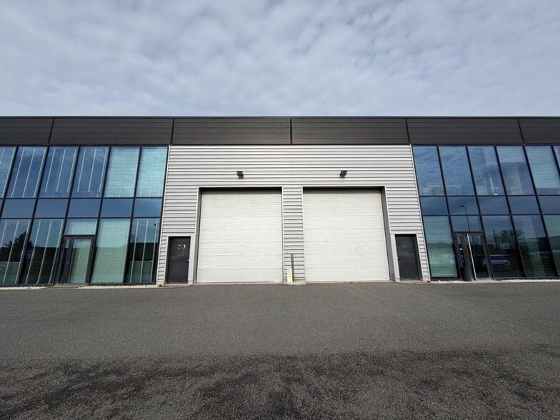 Light Industrial in Saint-Laurent-d'Agny to rent - Building Photo - Image 1 of 7