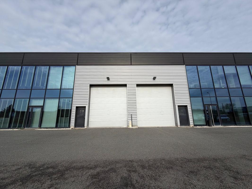 Light Industrial in Saint-Laurent-d'Agny to rent Building Photo- Image 1 of 8