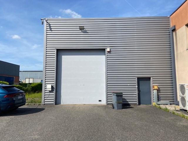 9 Rue Jean Perrin, Genas for sale - Building Photo - Image 2 of 6