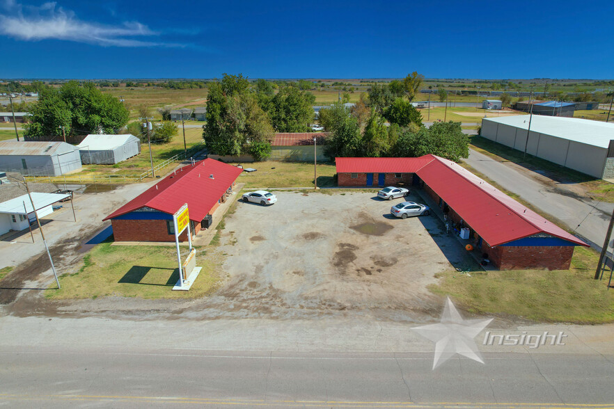 204 2nd St, Cyril, OK for sale - Primary Photo - Image 1 of 1