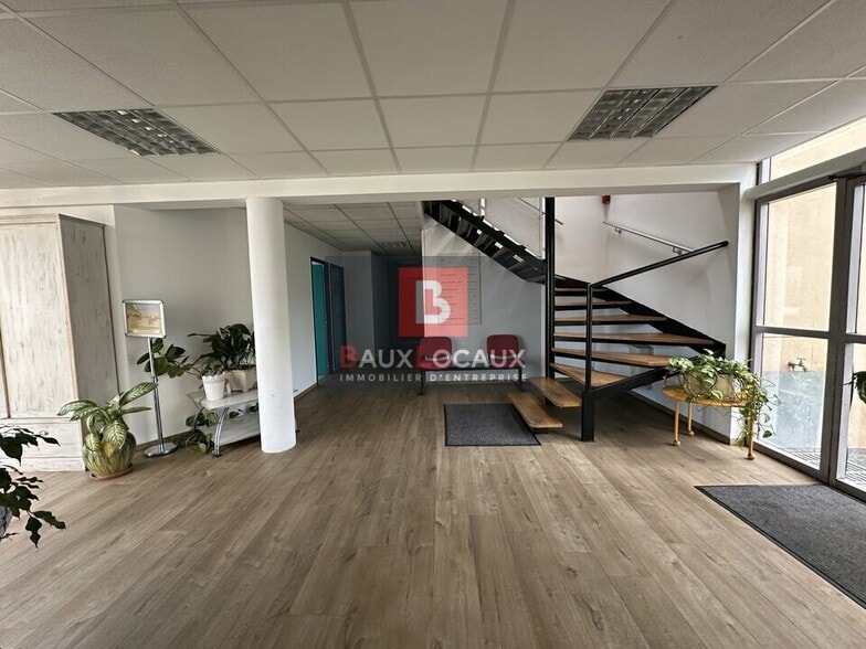 Office in Avignon for sale - Lobby - Image 3 of 8