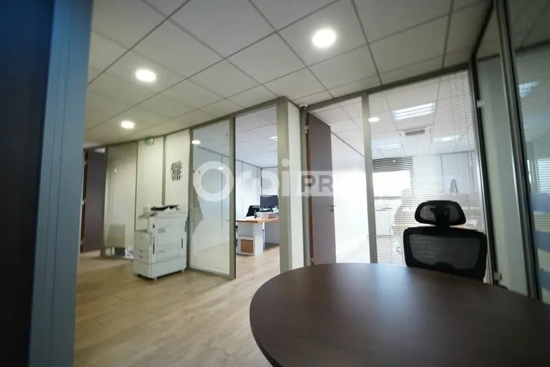 2871 Avenue De L'Europe, Rillieux-la-Pape to rent - Building Photo - Image 3 of 11