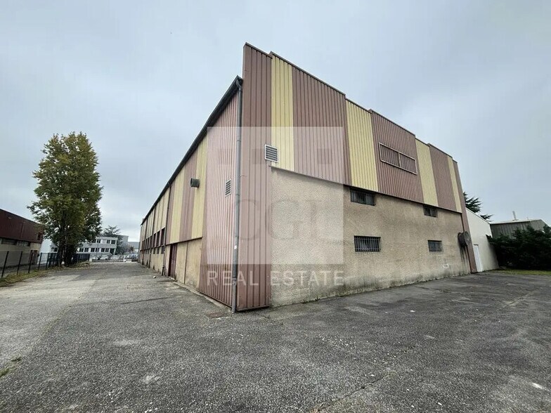 Industrial in Chassieu to rent - Building Photo - Image 2 of 12