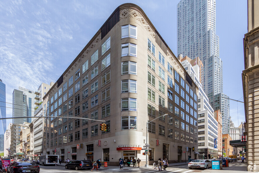 111 Fulton St, New York, NY for rent - Primary Photo - Image 1 of 3