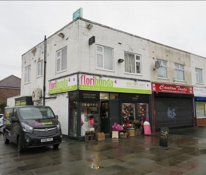 118 Flixton Rd, Manchester for sale - Primary Photo - Image 1 of 1